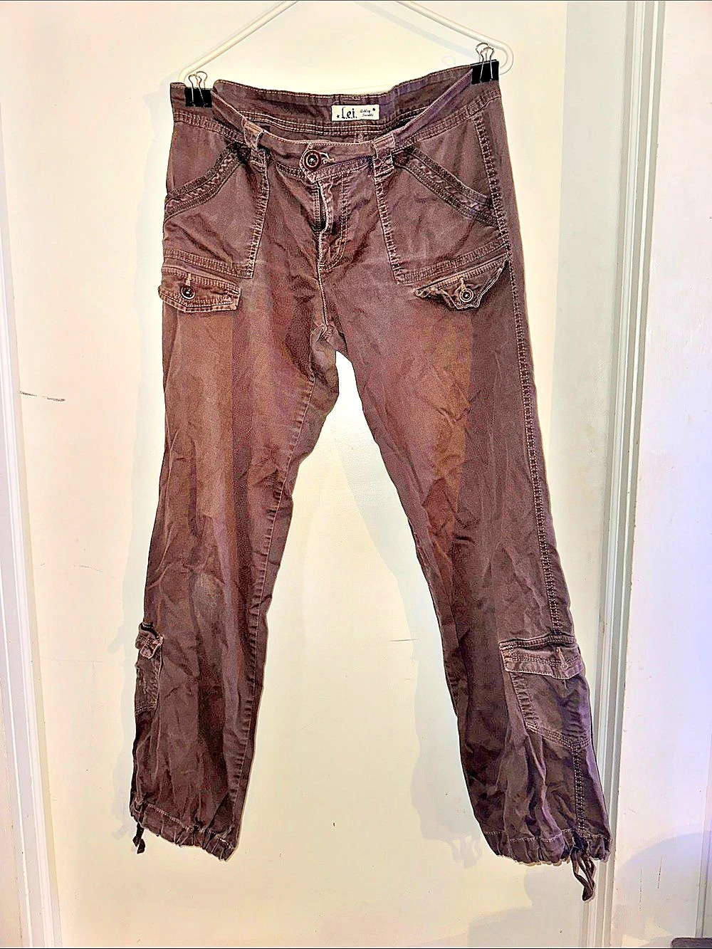 L.e.i. Women's Cargo Capris in Brown